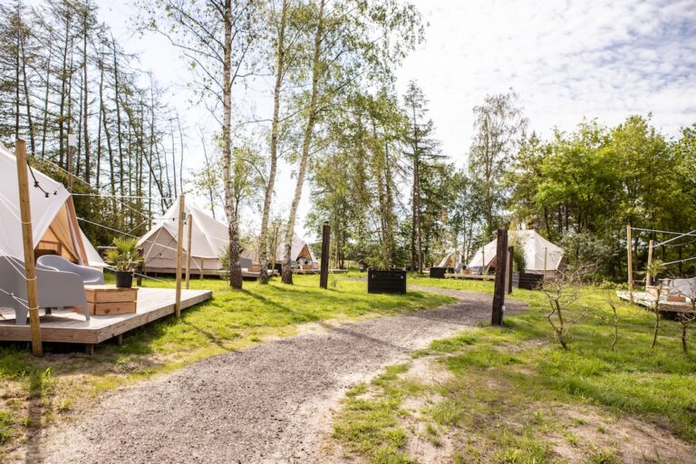 online marketing trends 2022 travel leisure landgoed lindenhof luxe glamping 1